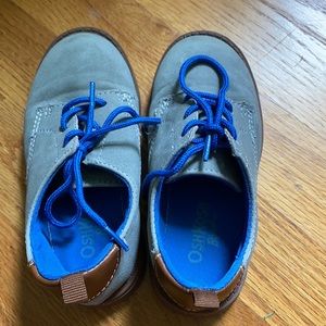 OshKosh Sz 8 - Boys Dress Shoes